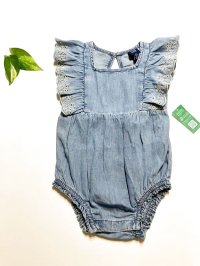 baby GAP フリルがかわいいデニムロンパース