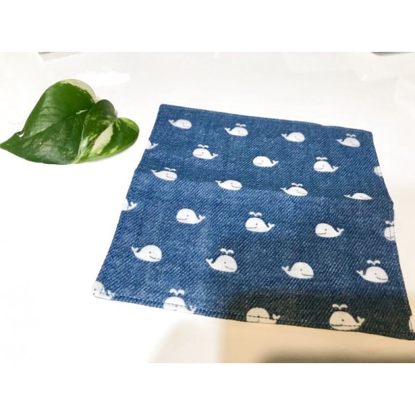 画像1: ベビー&キッズおしゃれハンカチーくじらブルー (1)